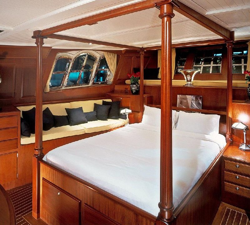 sailboat with cabin price